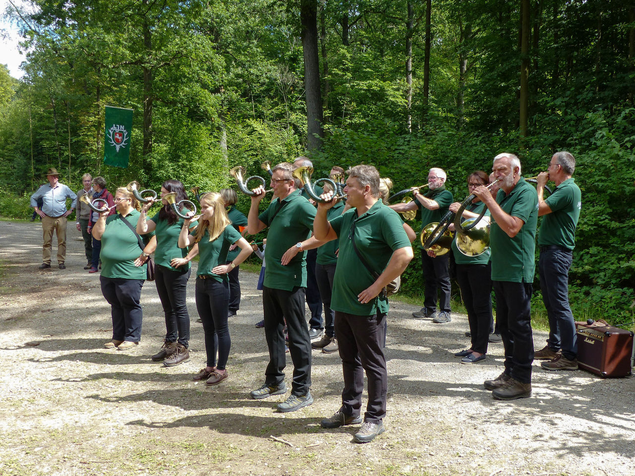 Jagdhornklang am Waldesrand